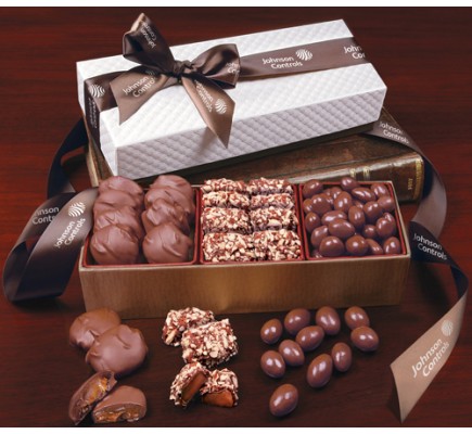 White Pillow Top Gift Boxes with Chocolate Fantasy 
